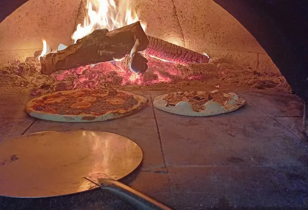 Pizza au feu de bois