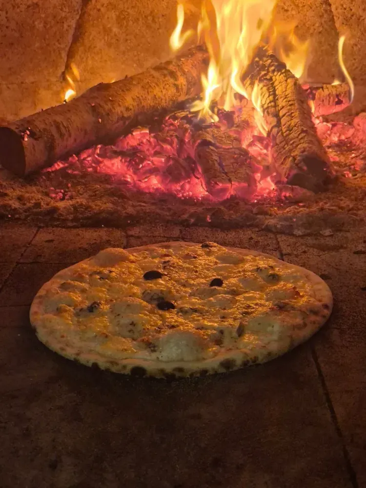 Pizza au feu de bois