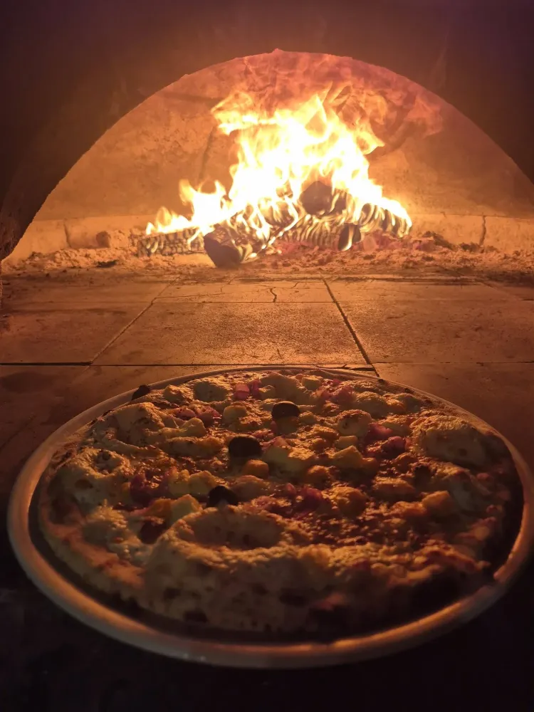 Pizza au feu de bois