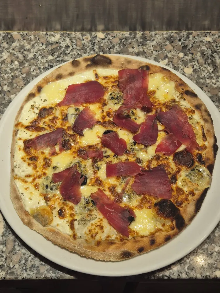 Pizza au feu de bois
